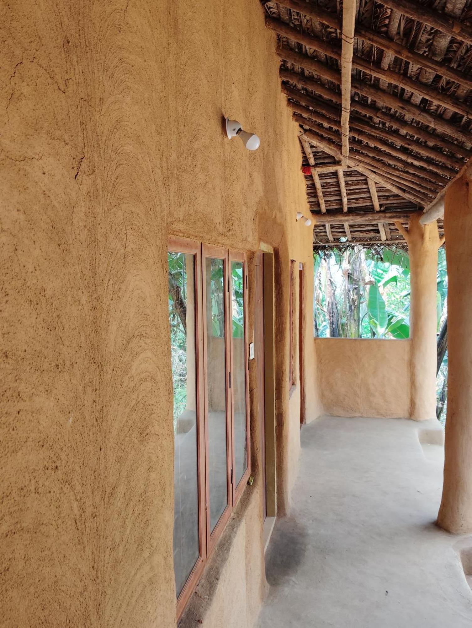 Cosmic Mud House Kanthalloor Esterno foto