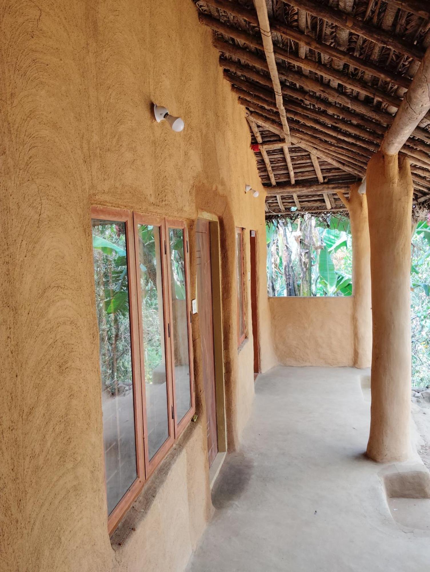 Cosmic Mud House Kanthalloor Esterno foto